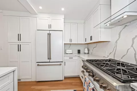 Kitchen - 7 Merestone Ter, Bronxville, NY 10708 photo 3 of 3