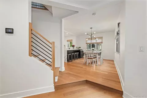 Entry Way - 7 Merestone Ter, Bronxville, NY 10708 photo 1 of 2