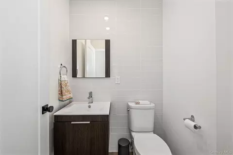Bath - 7 Merestone Ter, Bronxville, NY 10708 photo 1 of 4