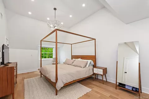Bedroom - 7 Merestone Ter, Bronxville, NY 10708 photo 6 of 7