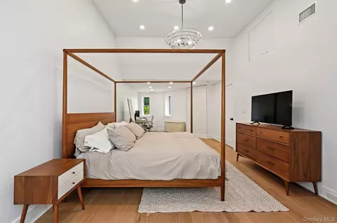 Bedroom - 7 Merestone Ter, Bronxville, NY 10708 photo 7 of 7