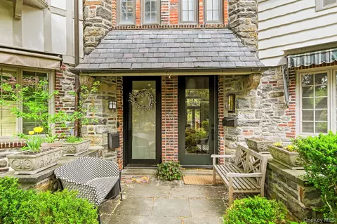 Exterior - 7 Merestone Ter, Bronxville, NY 10708 photo 2 of 4