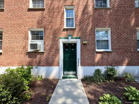 182 Pinewood Rd #24, Greenburgh, NY 10530