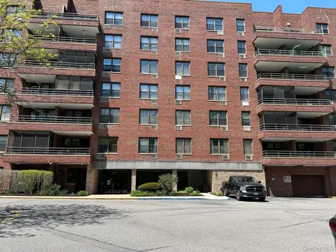 70 Barker St #609, Mount Kisco, NY 10549