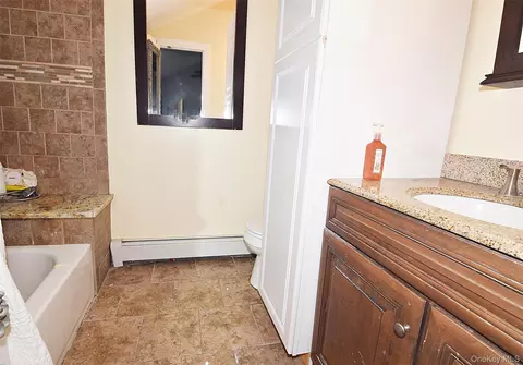 Bath - 130 Winganhauppauge Rd, Islip, NY 11751 photo 3 of 4