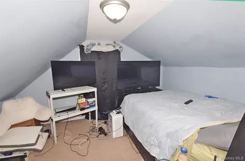 Bedroom - 130 Winganhauppauge Rd, Islip, NY 11751 photo 7 of 7
