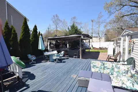 Exterior - 130 Winganhauppauge Rd, Islip, NY 11751 photo 2 of 11