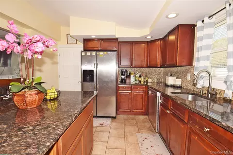 Kitchen - 130 Winganhauppauge Rd, Islip, NY 11751 photo 2 of 5