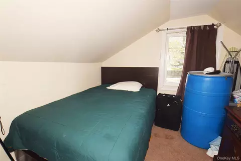 Bedroom - 130 Winganhauppauge Rd, Islip, NY 11751 photo 1 of 7