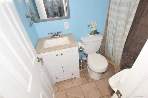 Bath - 130 Winganhauppauge Rd, Islip, NY 11751 photo 2 of 4