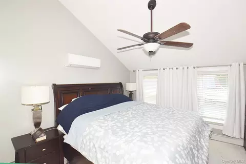 Bedroom - 130 Winganhauppauge Rd, Islip, NY 11751 photo 5 of 7