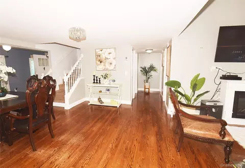Entry Way - 130 Winganhauppauge Rd, Islip, NY 11751 photo 2 of 3