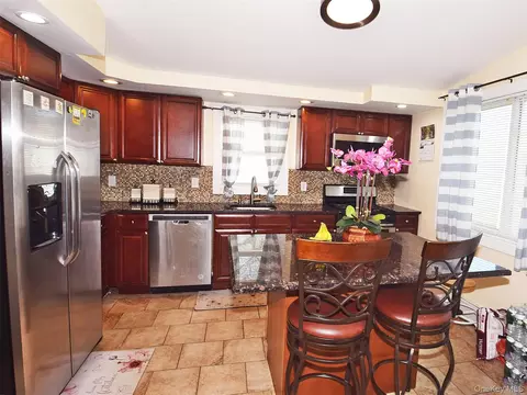 Kitchen - 130 Winganhauppauge Rd, Islip, NY 11751 photo 3 of 5