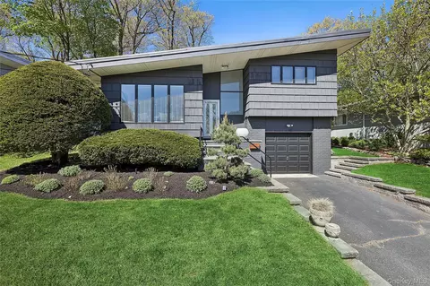 148 Cow Neck Rd, North Hempstead, NY 11050