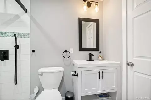 Bath - 7 N James St #7K, Peekskill, NY 10566 photo 1 of 1