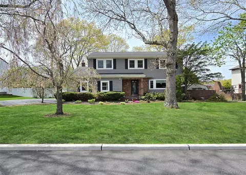 42 Morris Ave, Farmingville, NY 11738