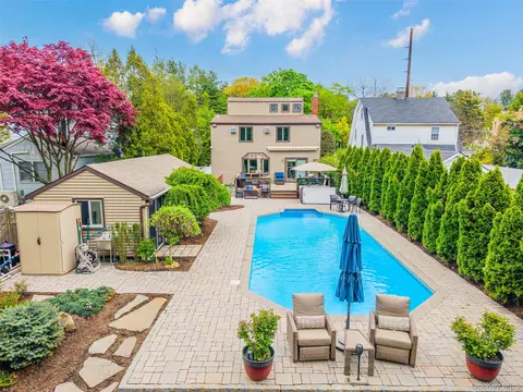 229 Berry Hill Rd, Syosset, NY 11791