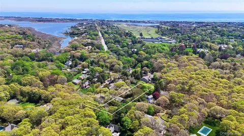 39 Foster Rd #A, Southampton, NY 11959