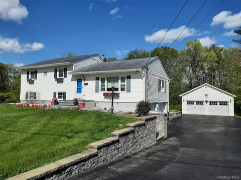 13 Regency Dr, Wappinger, NY 12590
