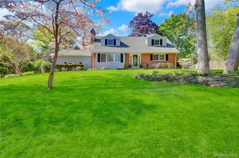 14 Archer Dr, Stony Brook, NY 11790