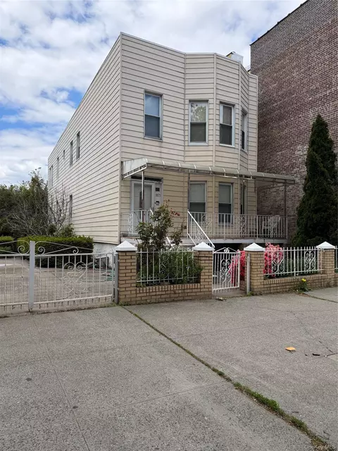1871 Matthews Ave, New York, NY 10462