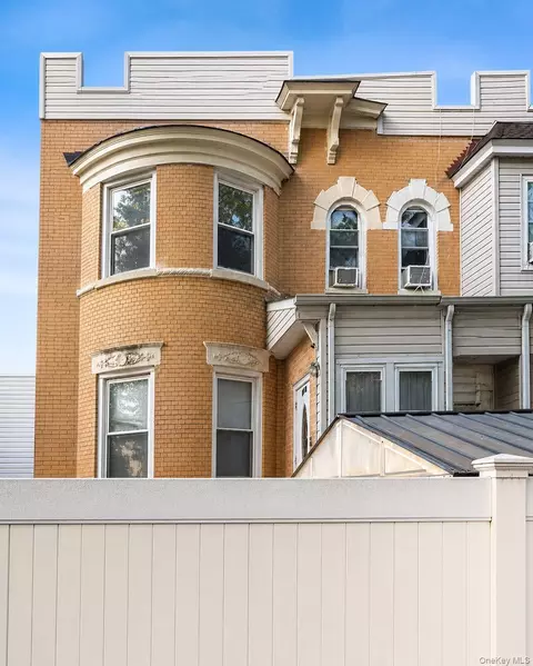 8786 115th St, New York, NY 11418
