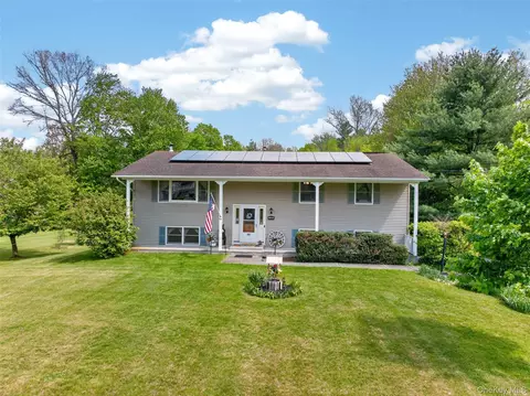 40 Hueg Pl, Crawford, NY 12566