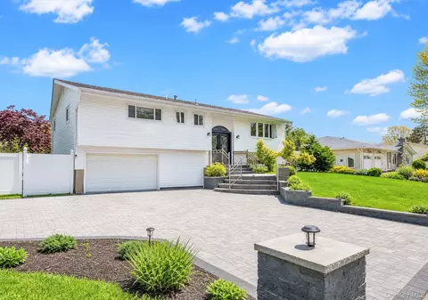 3 Katonah Pl, Dix Hills, NY 11746