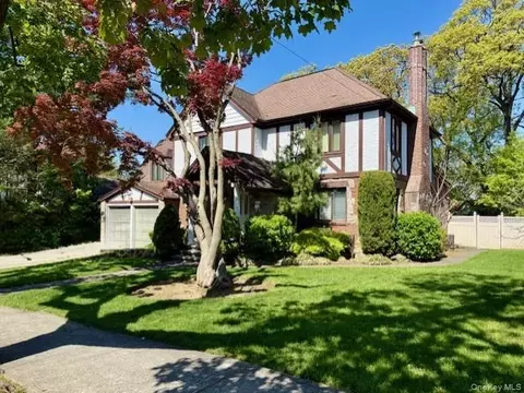 241-01 52 Ave, Douglaston, NY 11362