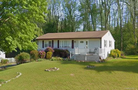 9 Merriewold Ln S, Monroe, NY 10950