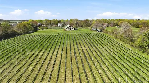 35950 Main Rd, Southold, NY 11935