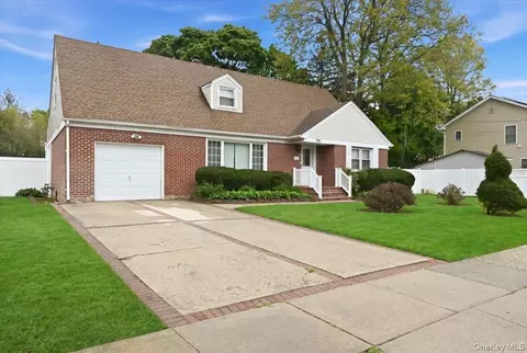 336 Princeton St, North Hempstead, NY 11590