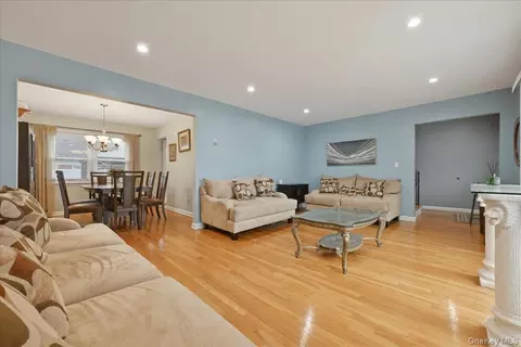 336 Princeton St, North Hempstead, NY 11590