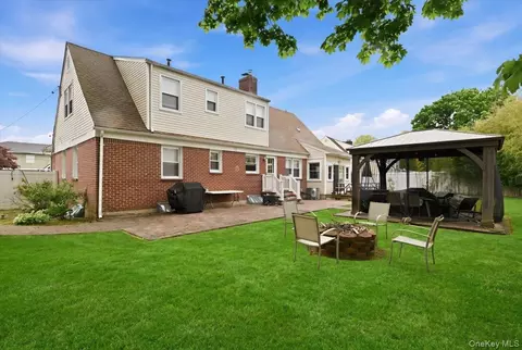 336 Princeton St, North Hempstead, NY 11590