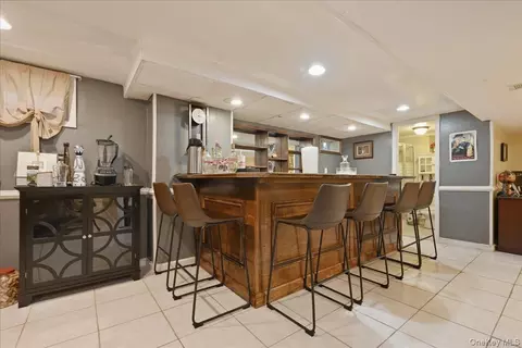 336 Princeton St, North Hempstead, NY 11590