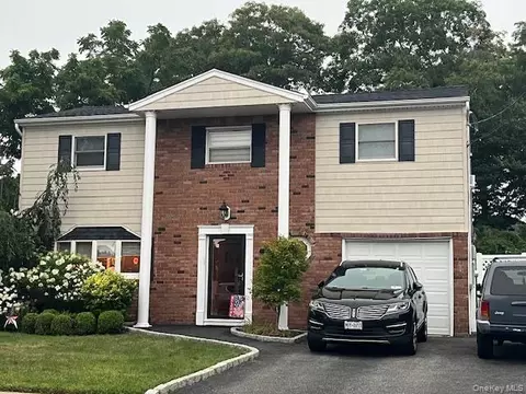 385 Garden St, West Islip, NY 11795