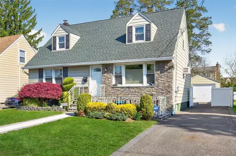 31 Broadway, North Hempstead, NY 11040
