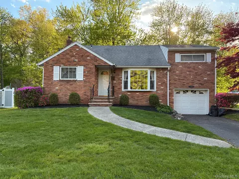 191 Center St, Orangetown, NY 10965