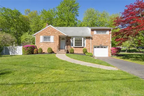 191 Center St, Orangetown, NY 10965