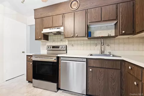 Kitchen - 1840 Crompond #5C2, Peekskill, NY 10566 photo 1 of 2