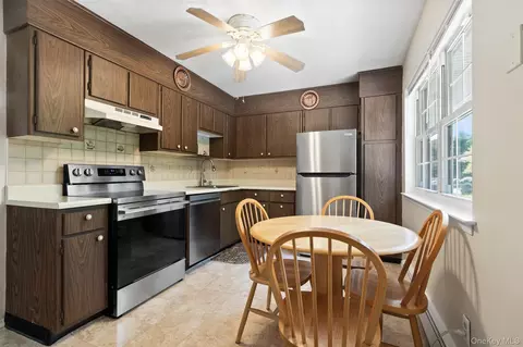 Kitchen - 1840 Crompond #5C2, Peekskill, NY 10566 photo 2 of 2