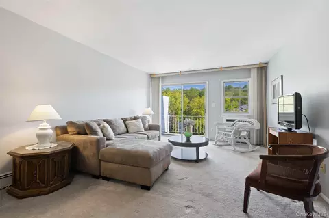 Living - 1840 Crompond #5C2, Peekskill, NY 10566 photo 3 of 3