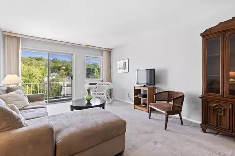 Living - 1840 Crompond #5C2, Peekskill, NY 10566 photo 2 of 3