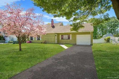 88 Matsunaye Dr, Medford, NY 11763