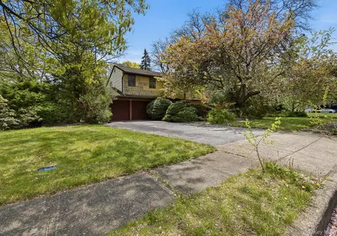 128 Tremper St, Holbrook, NY 11741