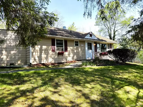 22 Archer Dr, Monroe, NY 10950