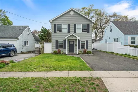 385 Grant Ave, Copiague, NY 11726