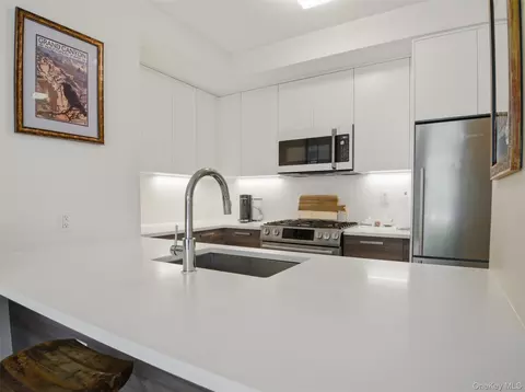 40 Pinehurst Ave #2D, New York, NY 10033