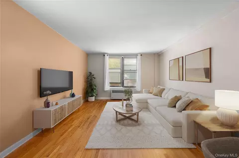 67-30 Dartmouth St #2S, New York, NY 11375