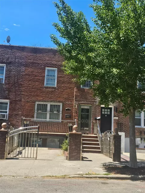 11474 225th St, New York, NY 11411